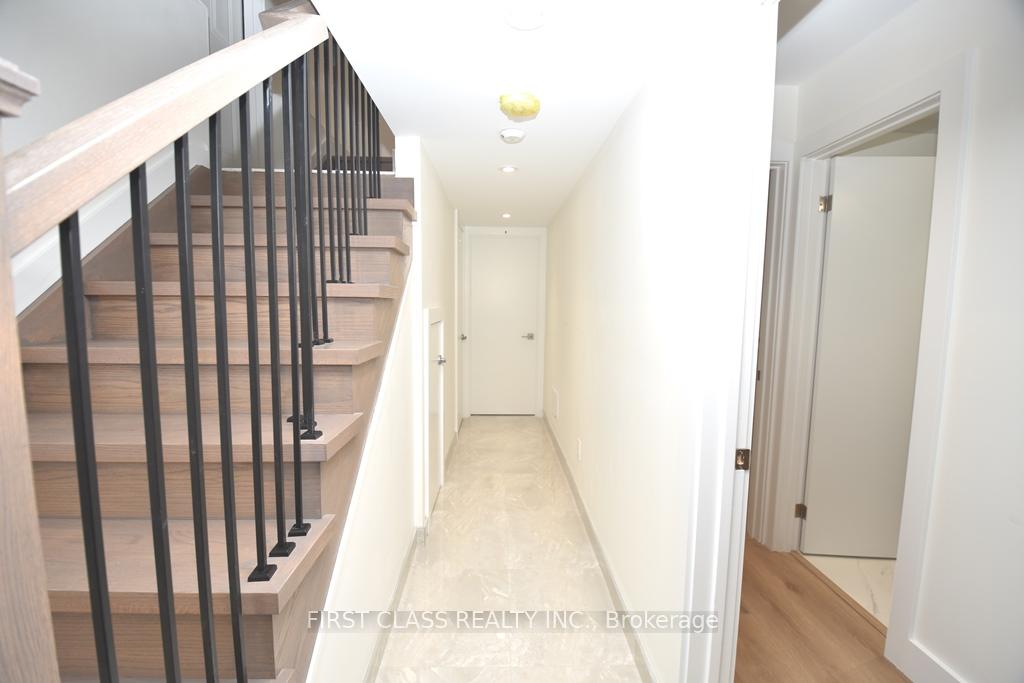 51 Craydon Avenue 4, Toronto W04 — photo 3 of 5