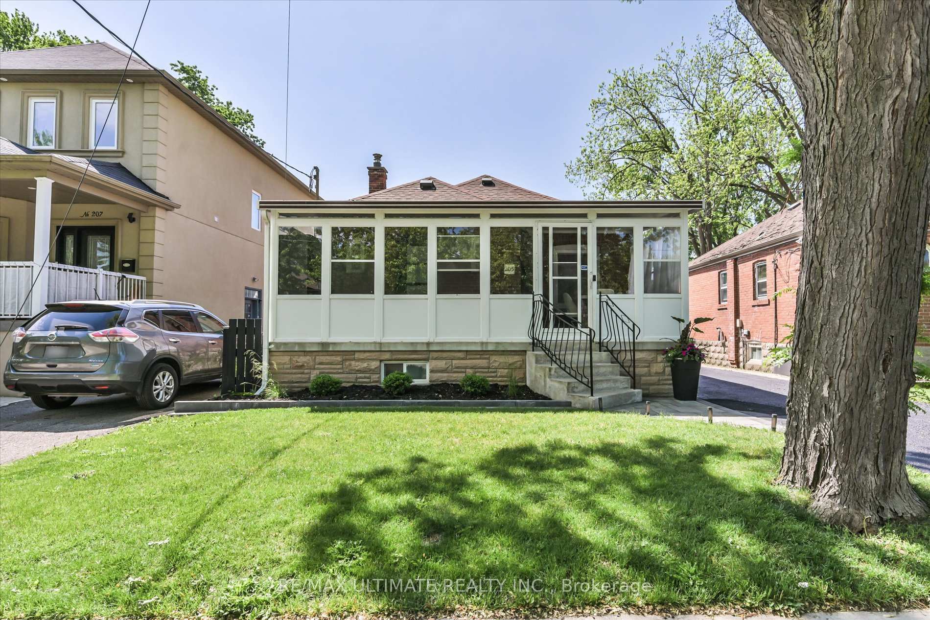 205 William Street, Toronto W04, ON M9N 2H2 — Toronto W04, Ontario