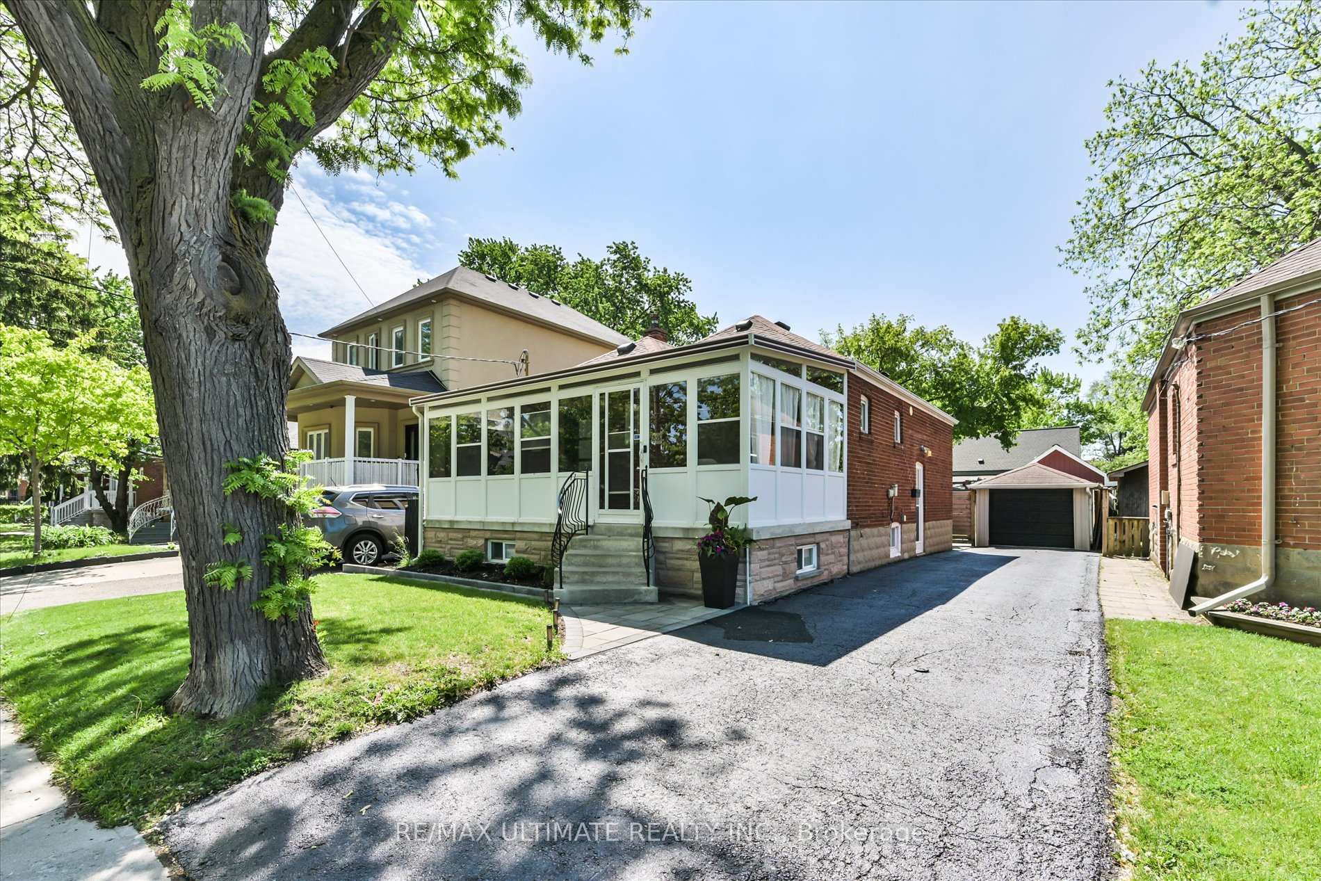 205 William Street, Toronto W04 — photo 2 of 5