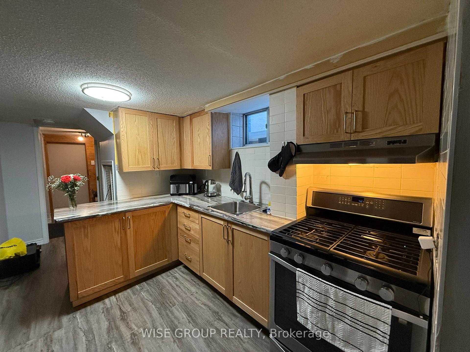 18 Sonnet Court Bsmt, Toronto W04 — photo 2 of 5