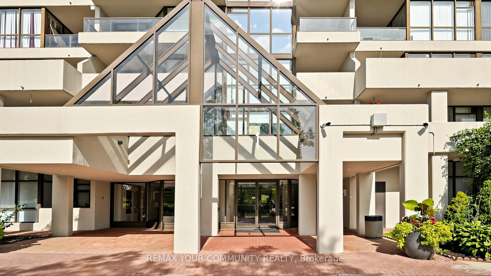 1 Rowntree Road 1215, Toronto W10 — photo 3 of 5