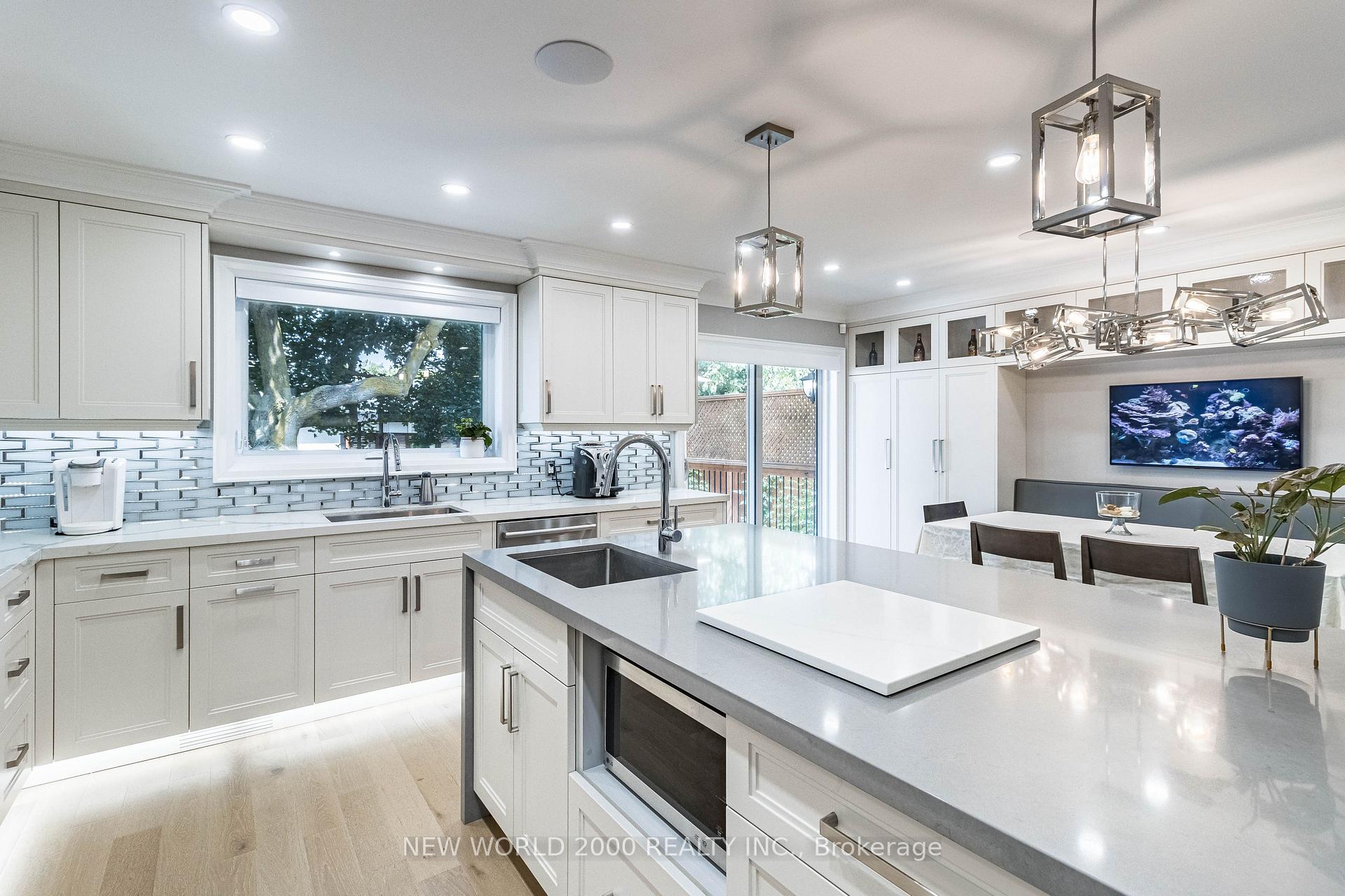 58 Comay Road, Toronto W04 — photo 4 of 5