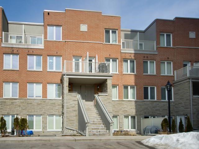 5 Richgrove Drive E 208, Toronto W09, ON M9R 0A3 — Toronto W09, Ontario