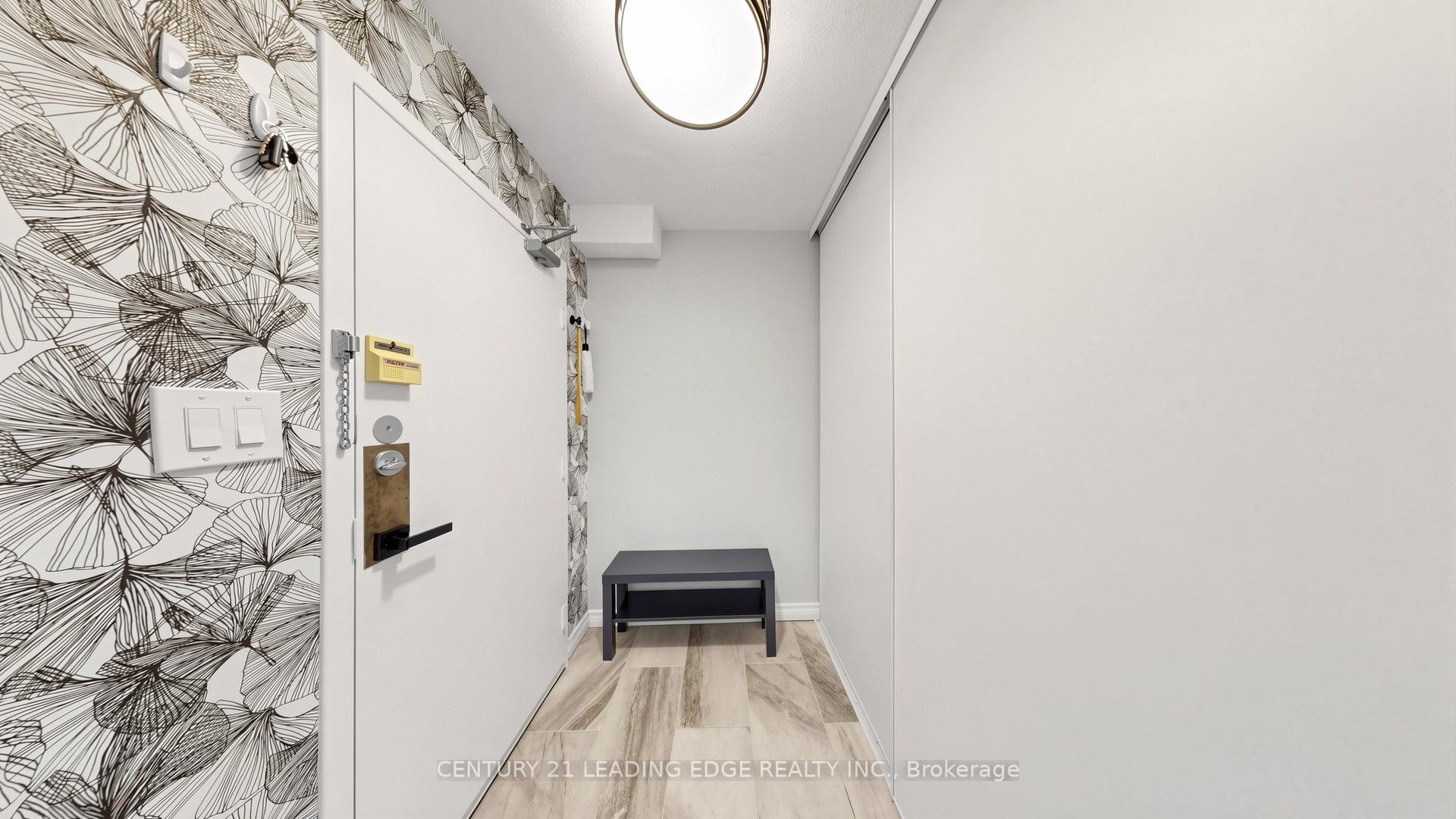11 Wincott Dr Drive 914, Toronto W09 — photo 3 of 5