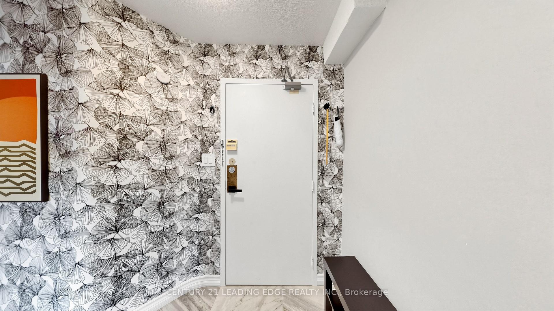 11 Wincott Dr Drive 914, Toronto W09 — photo 4 of 5