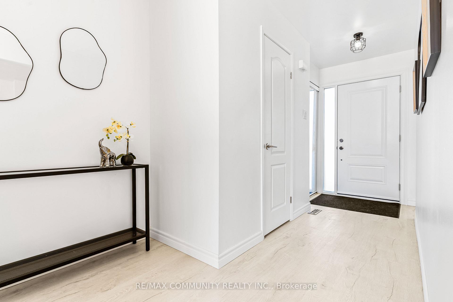 42 Kay Drive, Toronto W10 — photo 2 of 5