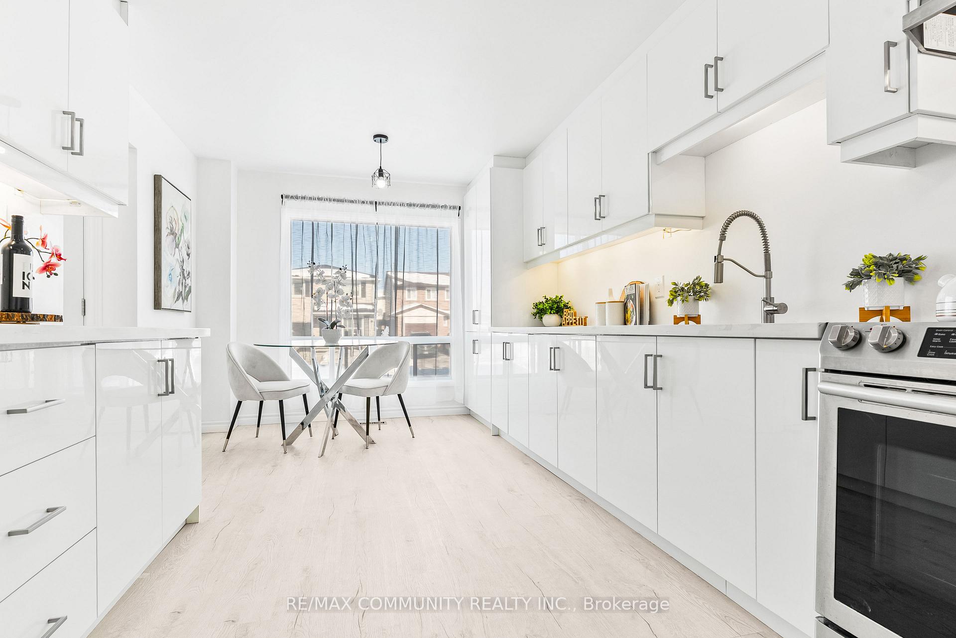 42 Kay Drive, Toronto W10 — photo 3 of 5
