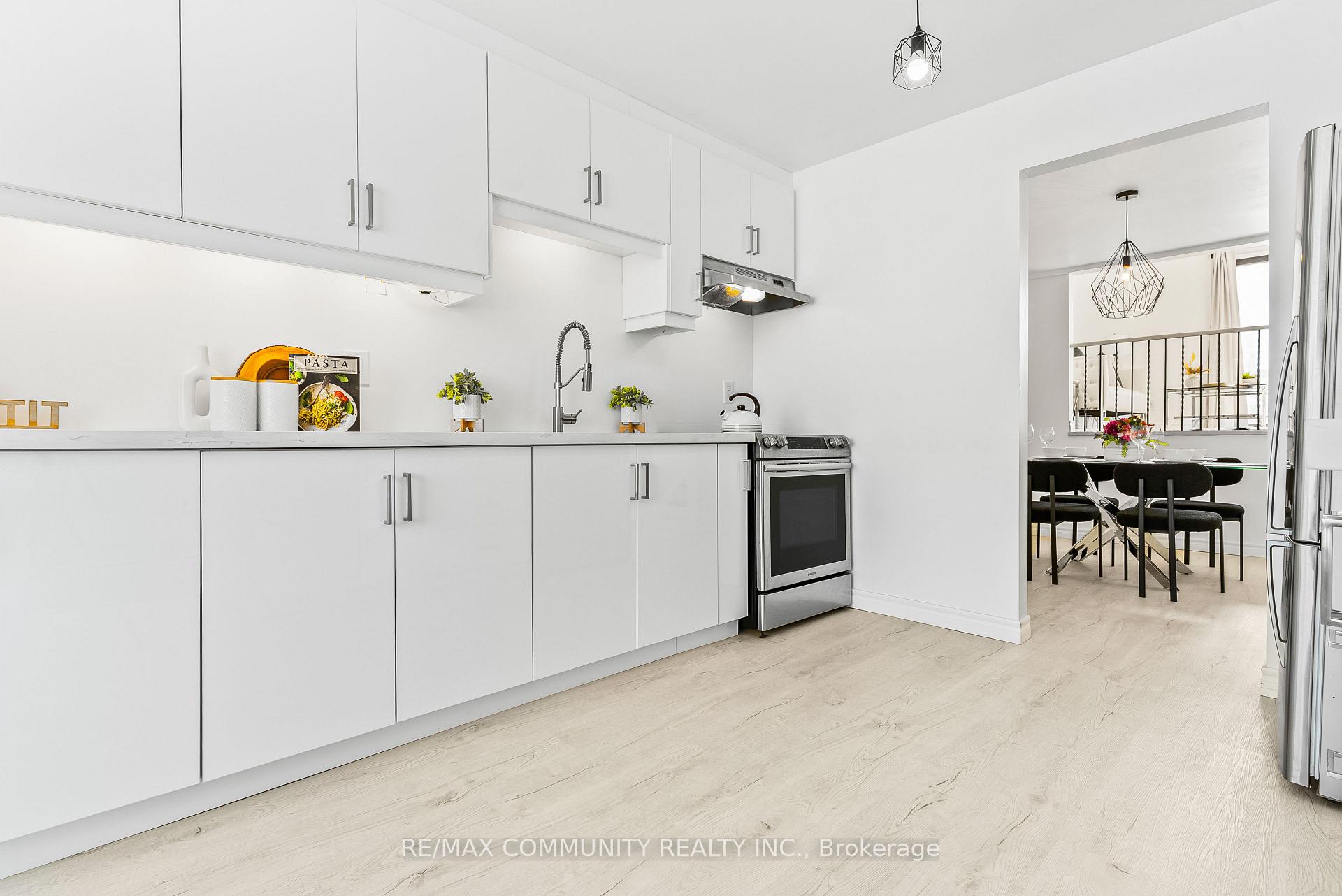 42 Kay Drive, Toronto W10 — photo 5 of 5
