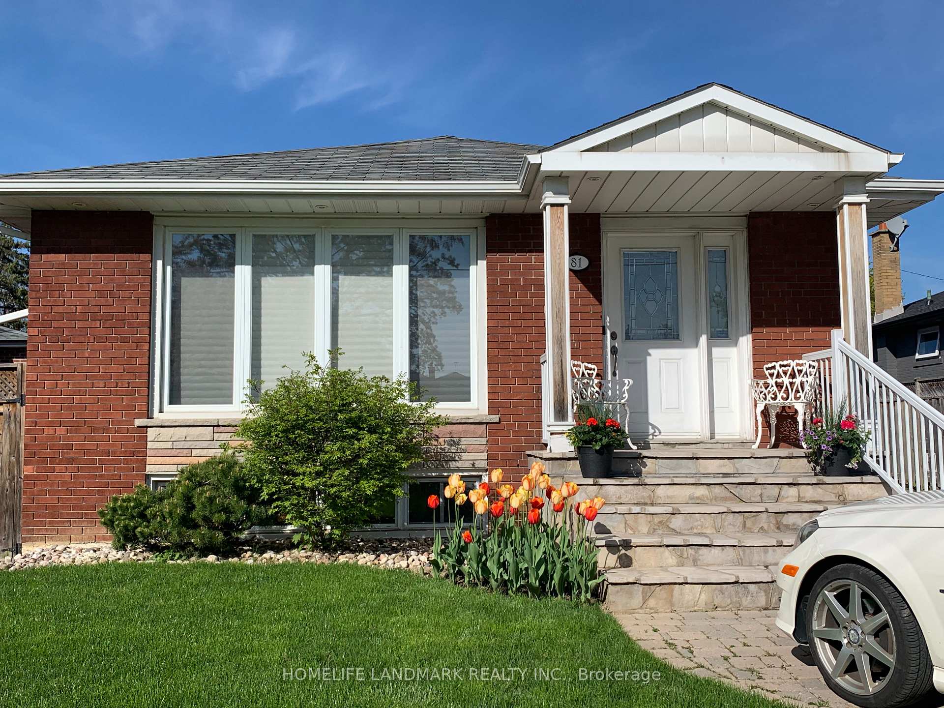81 Celestine Drive Lower, Toronto W09, ON M9R 3N6 — Toronto W09, Ontario