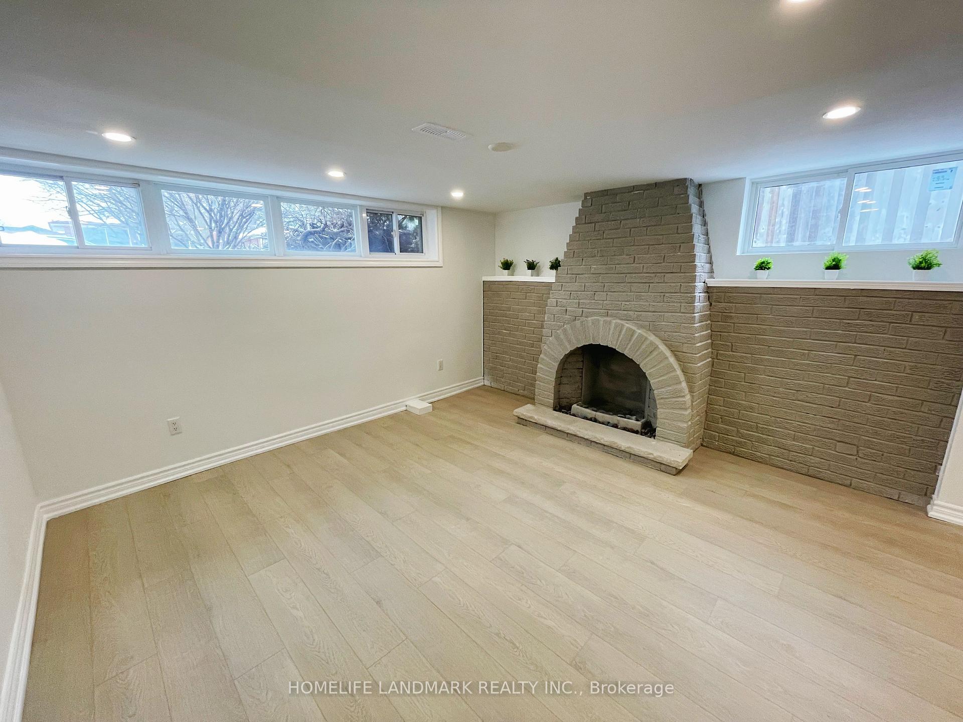 81 Celestine Drive Lower, Toronto W09 — photo 2 of 5