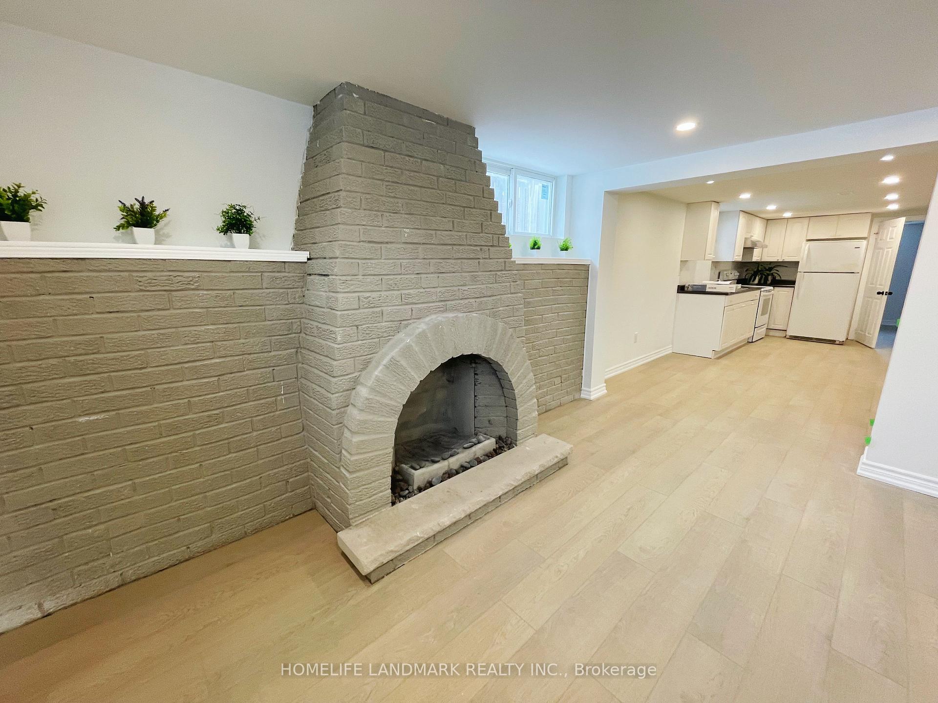 81 Celestine Drive Lower, Toronto W09 — photo 3 of 5