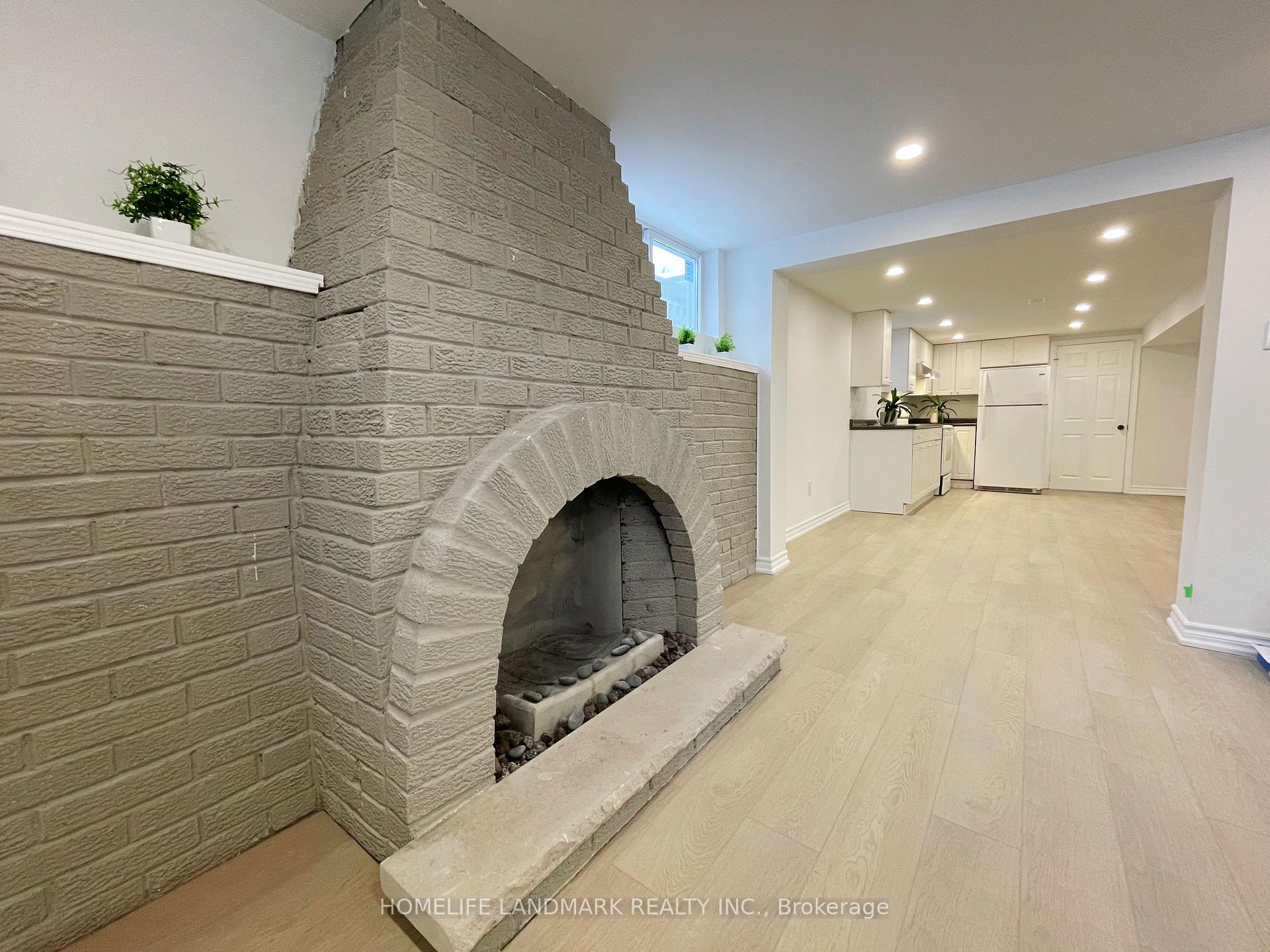 81 Celestine Drive Lower, Toronto W09 — photo 4 of 5
