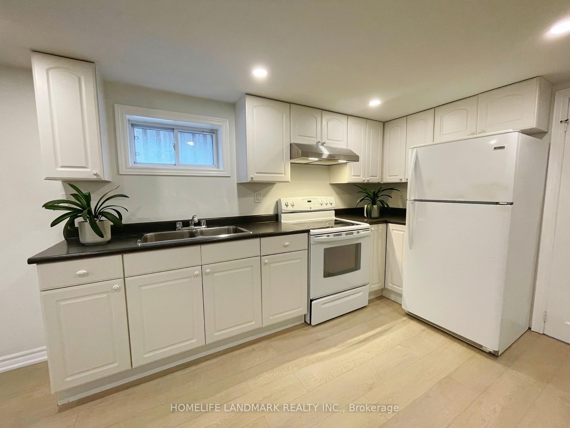 81 Celestine Drive Lower, Toronto W09 — photo 5 of 5