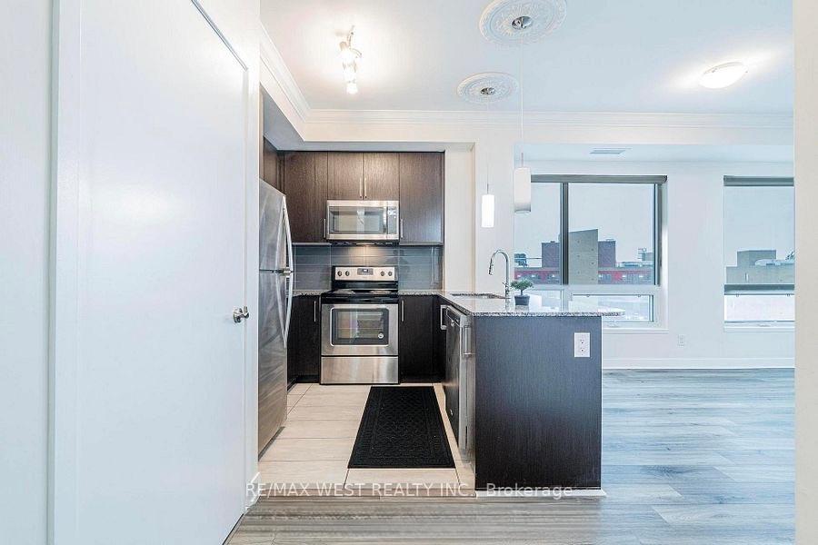 840 Queens Plate Drive 1402, Toronto W10 — photo 2 of 5