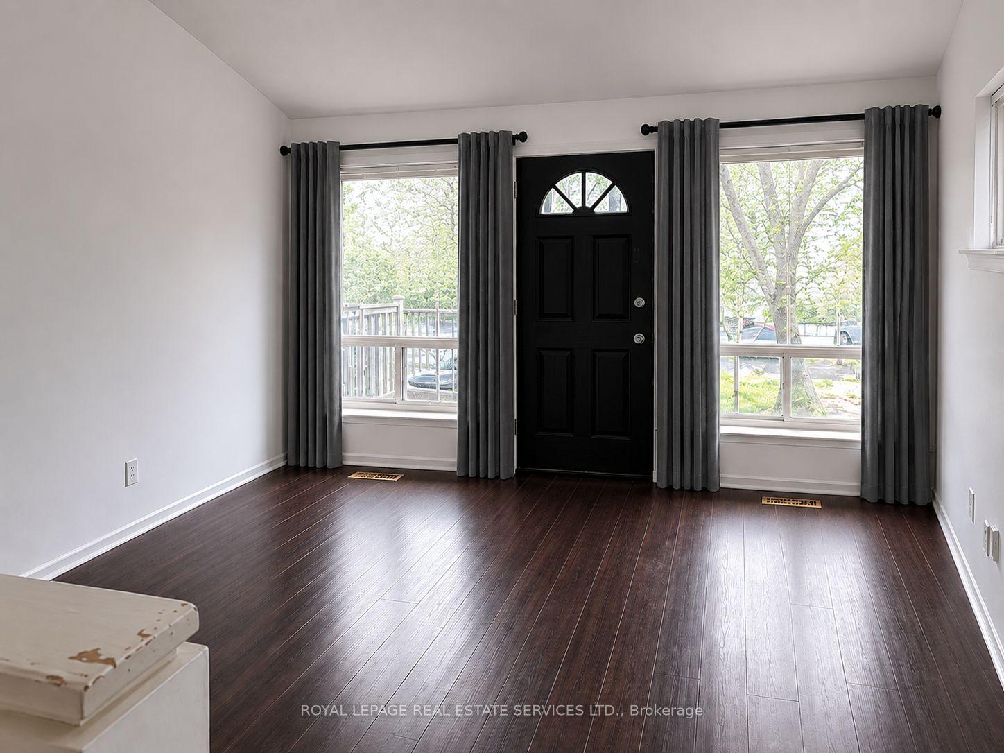 254 John Garland Boulevard 150, Toronto W10 — photo 2 of 5