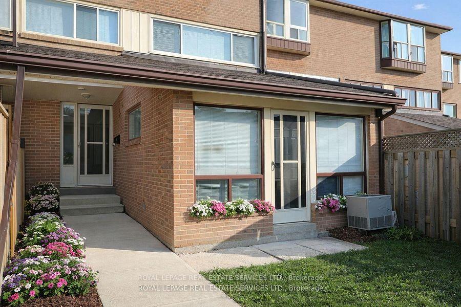 254 John Garland Boulevard 150, Toronto W10 — photo 4 of 5