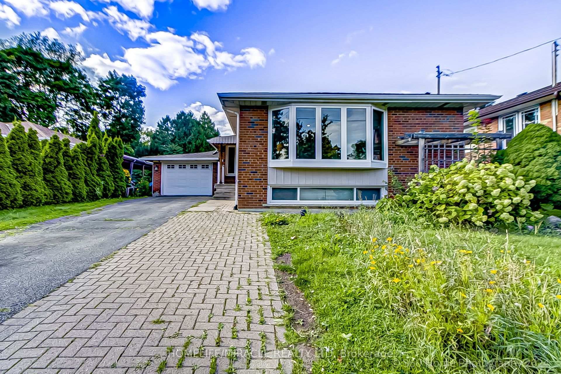 30 Fallowfield Road, Toronto W10 — photo 2 of 5
