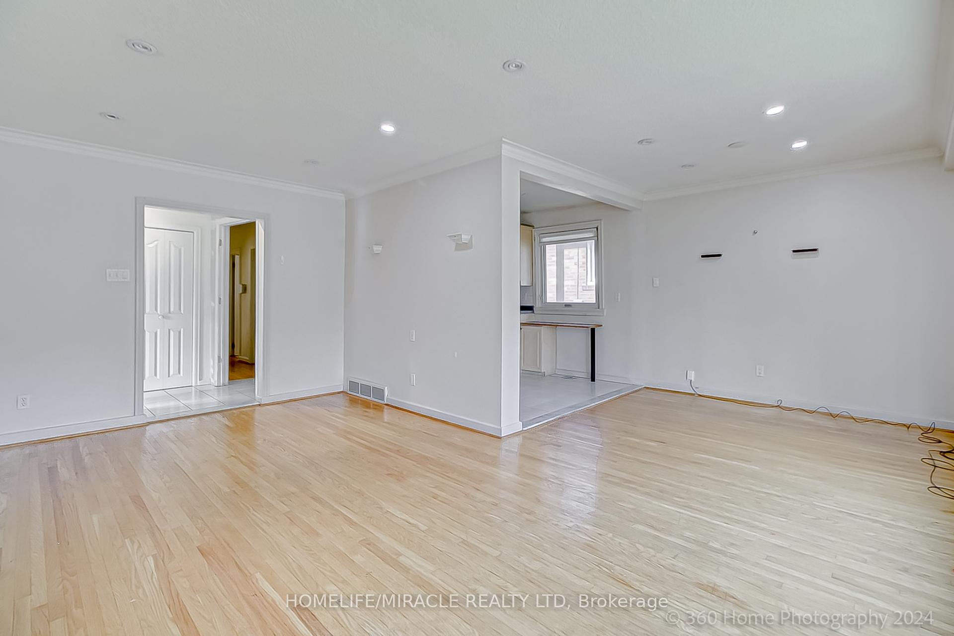 30 Fallowfield Road, Toronto W10 — photo 5 of 5