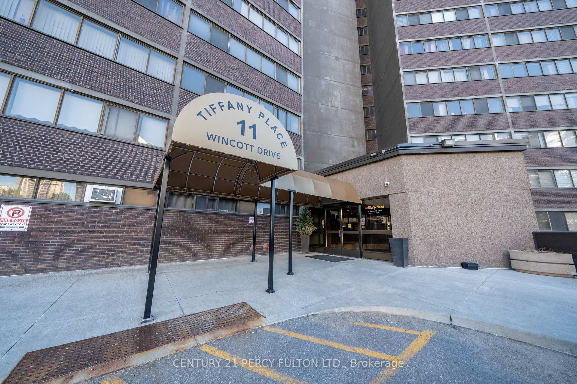 11 Wincott Drive PH 12, Toronto W09 — photo 4 of 5