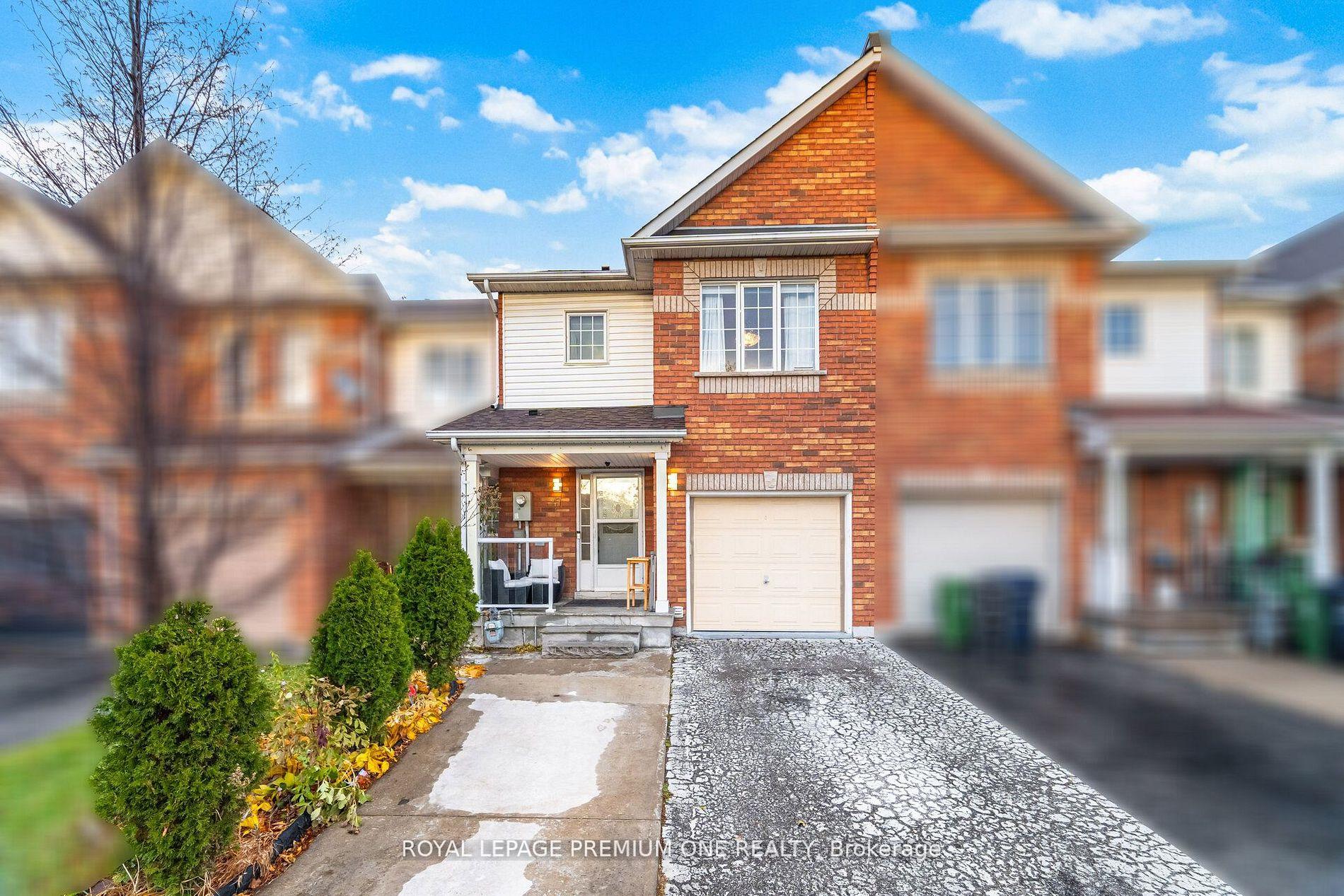 47 Triple Crown Avenue, Toronto W10 — photo 2 of 5