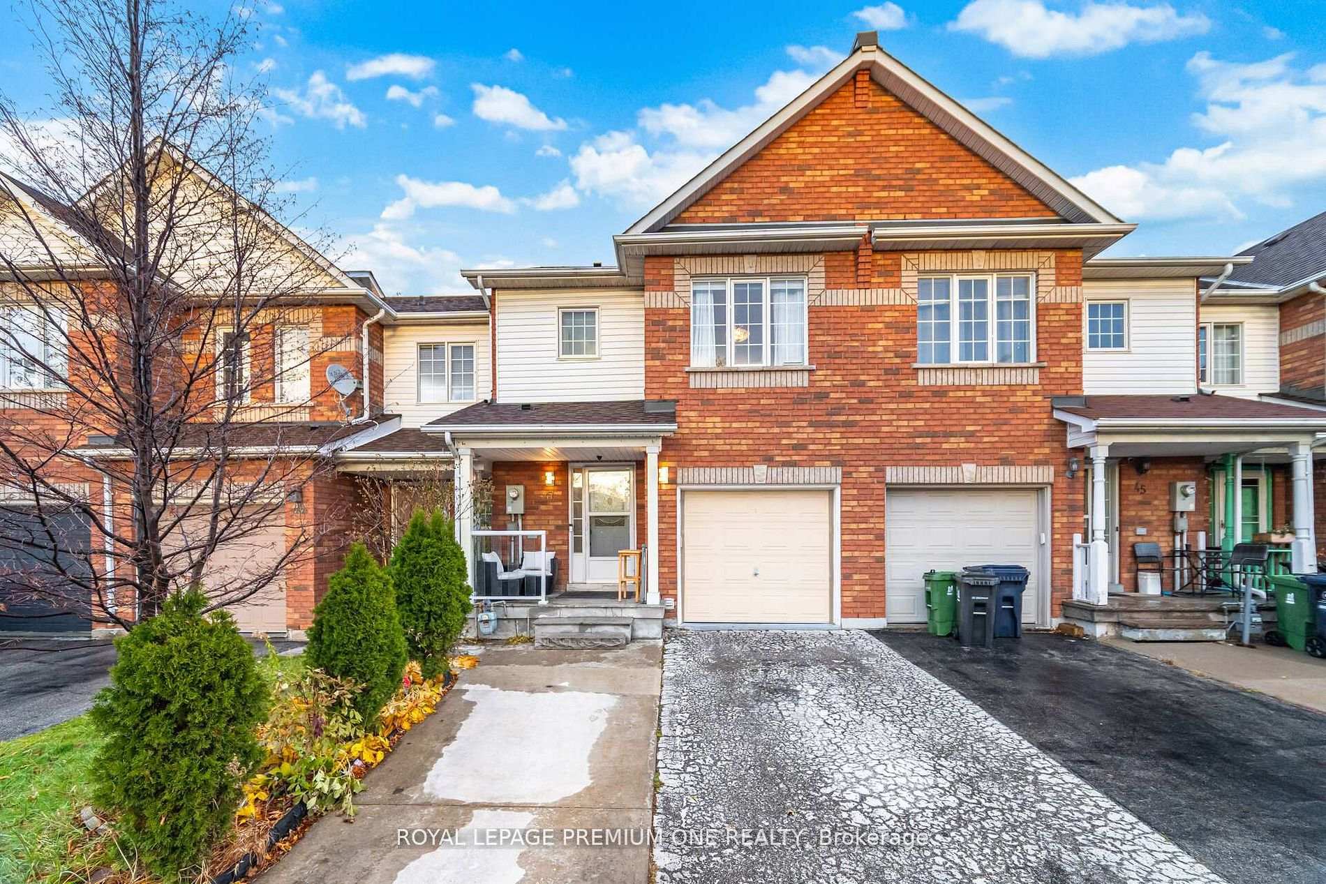 47 Triple Crown Avenue, Toronto W10 — photo 3 of 5