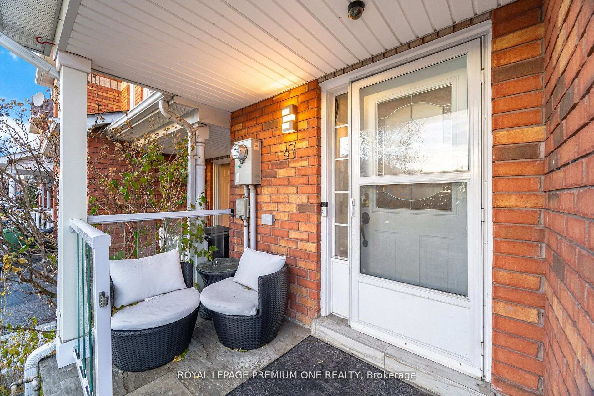 47 Triple Crown Avenue, Toronto W10 — photo 4 of 5