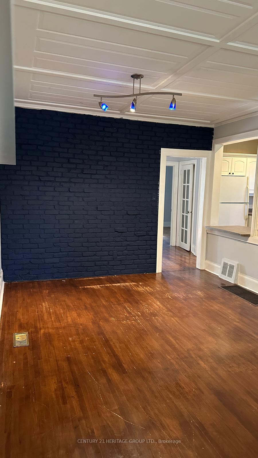 930 Scarlett Road, Toronto W09 — photo 2 of 5