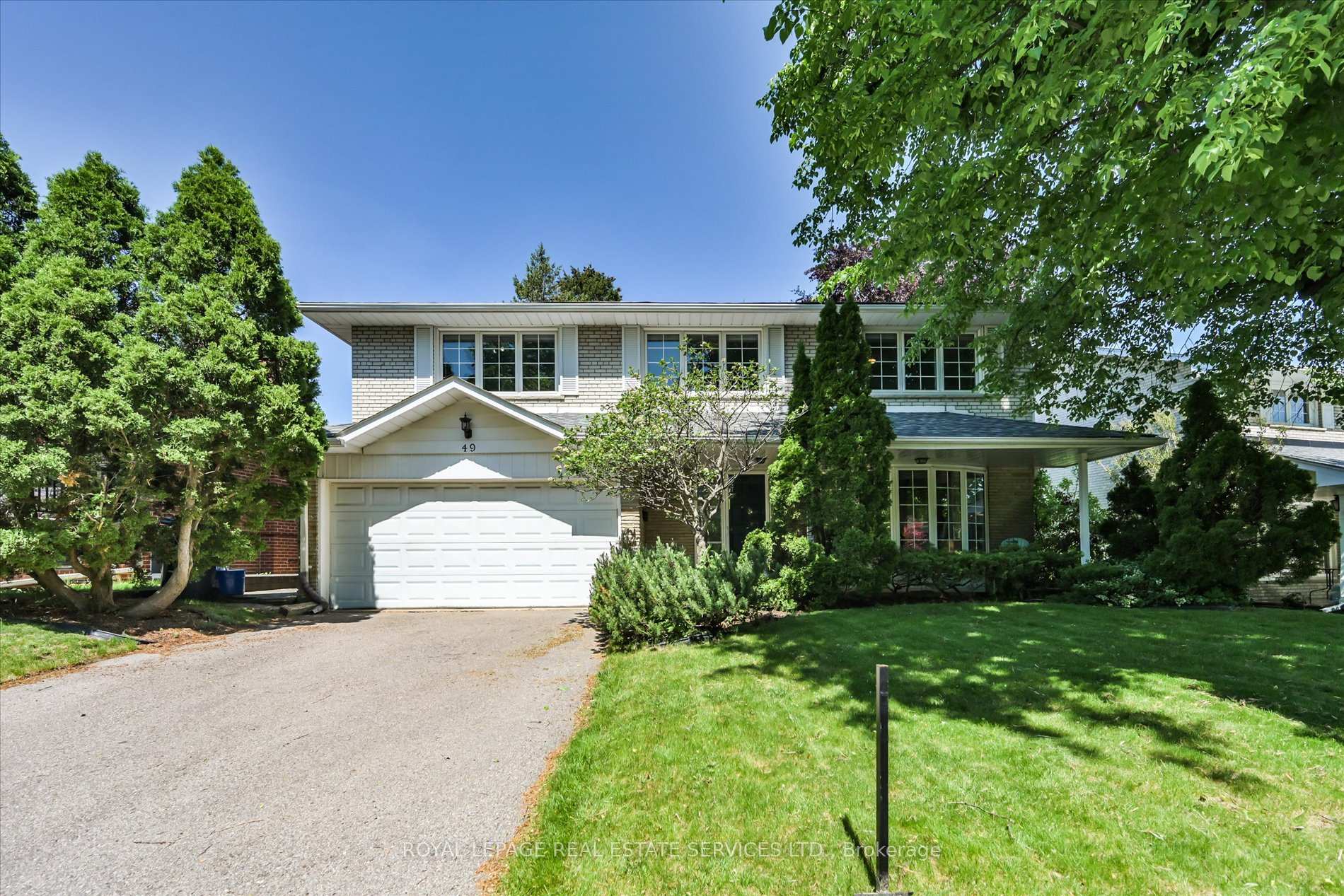 49 Pettit Drive, Toronto W09 — photo 2 of 5