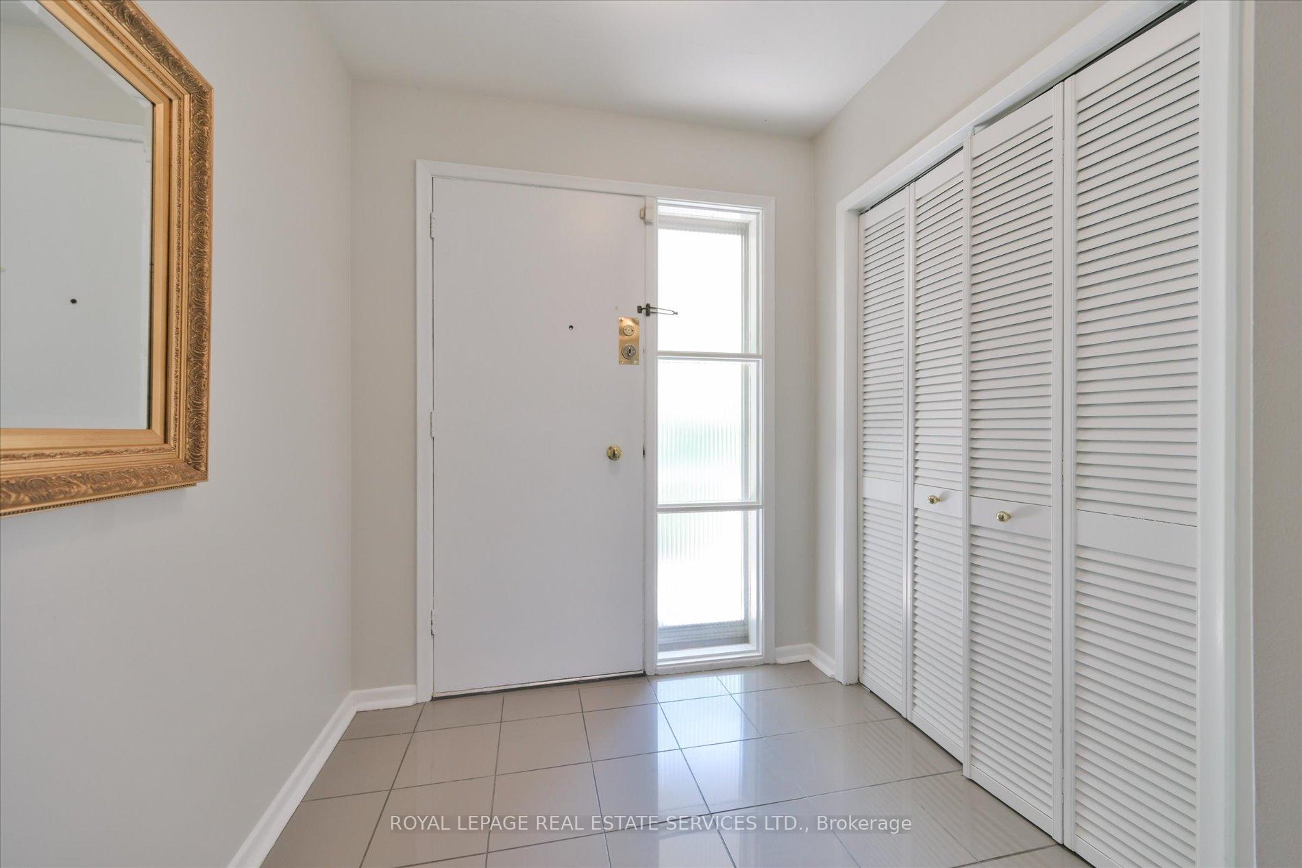 49 Pettit Drive, Toronto W09 — photo 4 of 5