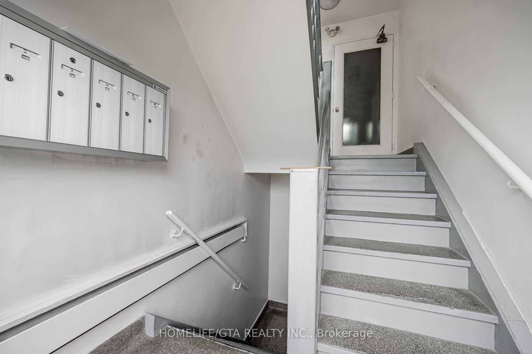 2255 Kipling Avenue 1, Toronto W10 — photo 3 of 5