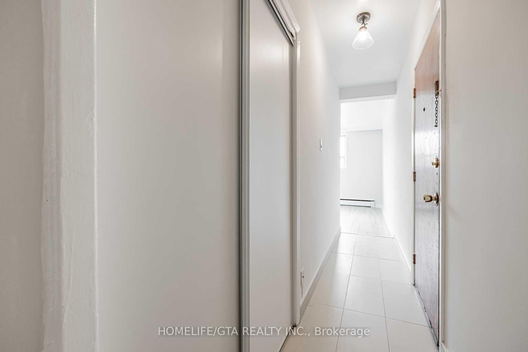 2255 Kipling Avenue 1, Toronto W10 — photo 4 of 5