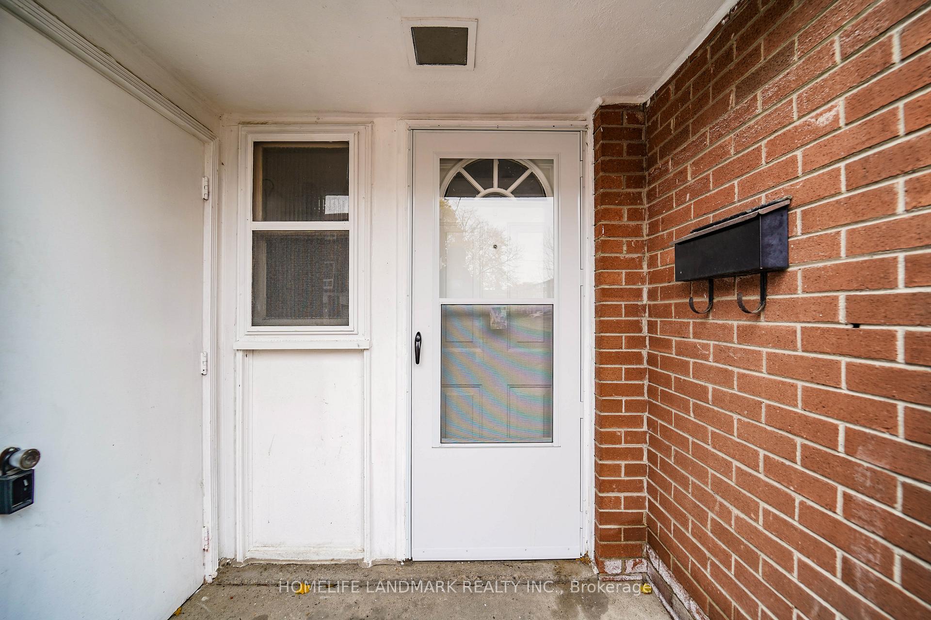 6452 Finch Avenue W 147, Toronto W10 — photo 2 of 5