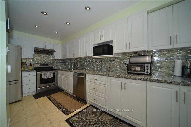 6444 Finch Avenue W 194, Toronto W10 — photo 2 of 5