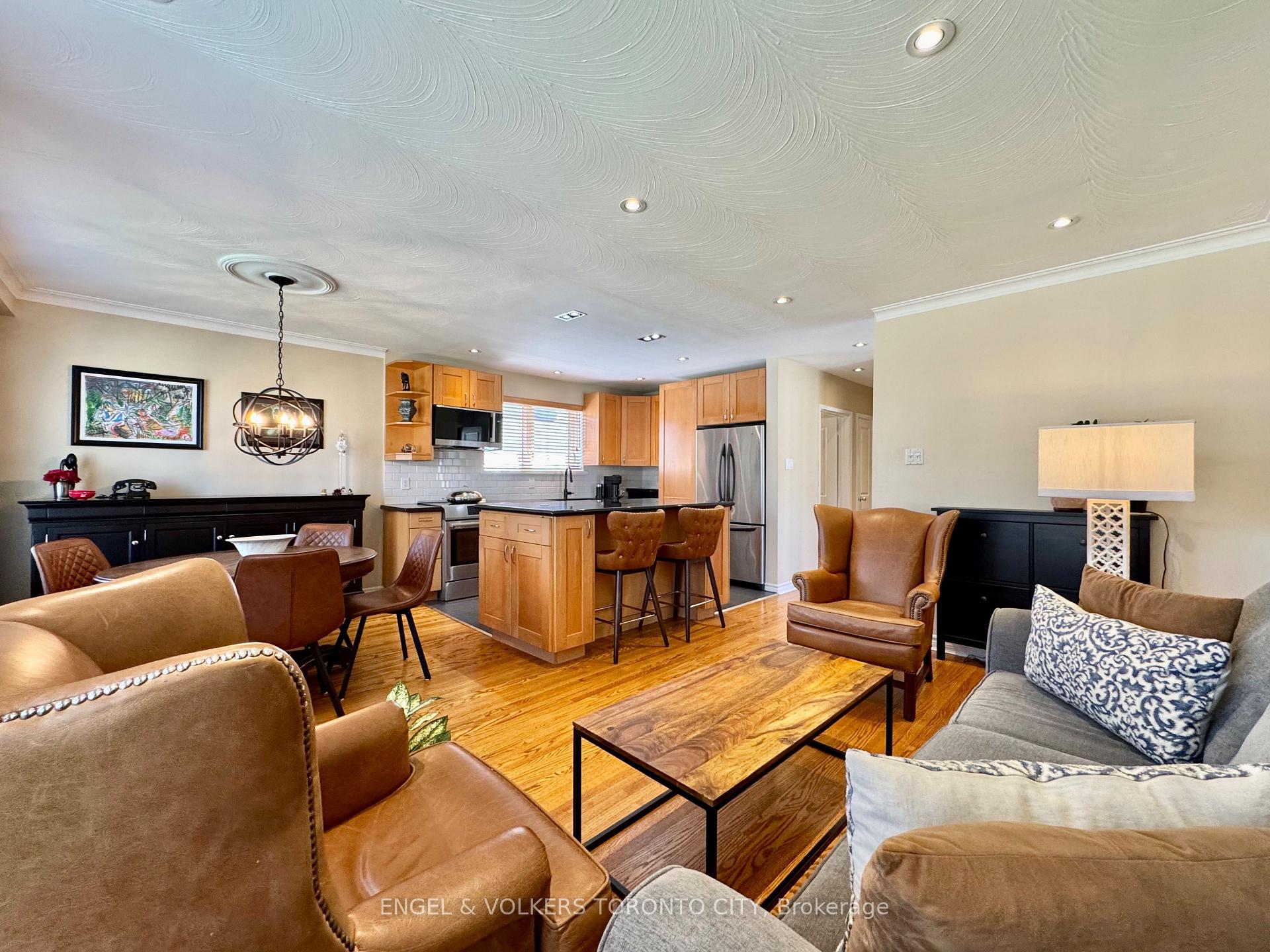 41 Paragon Road, Toronto W09 — photo 2 of 5