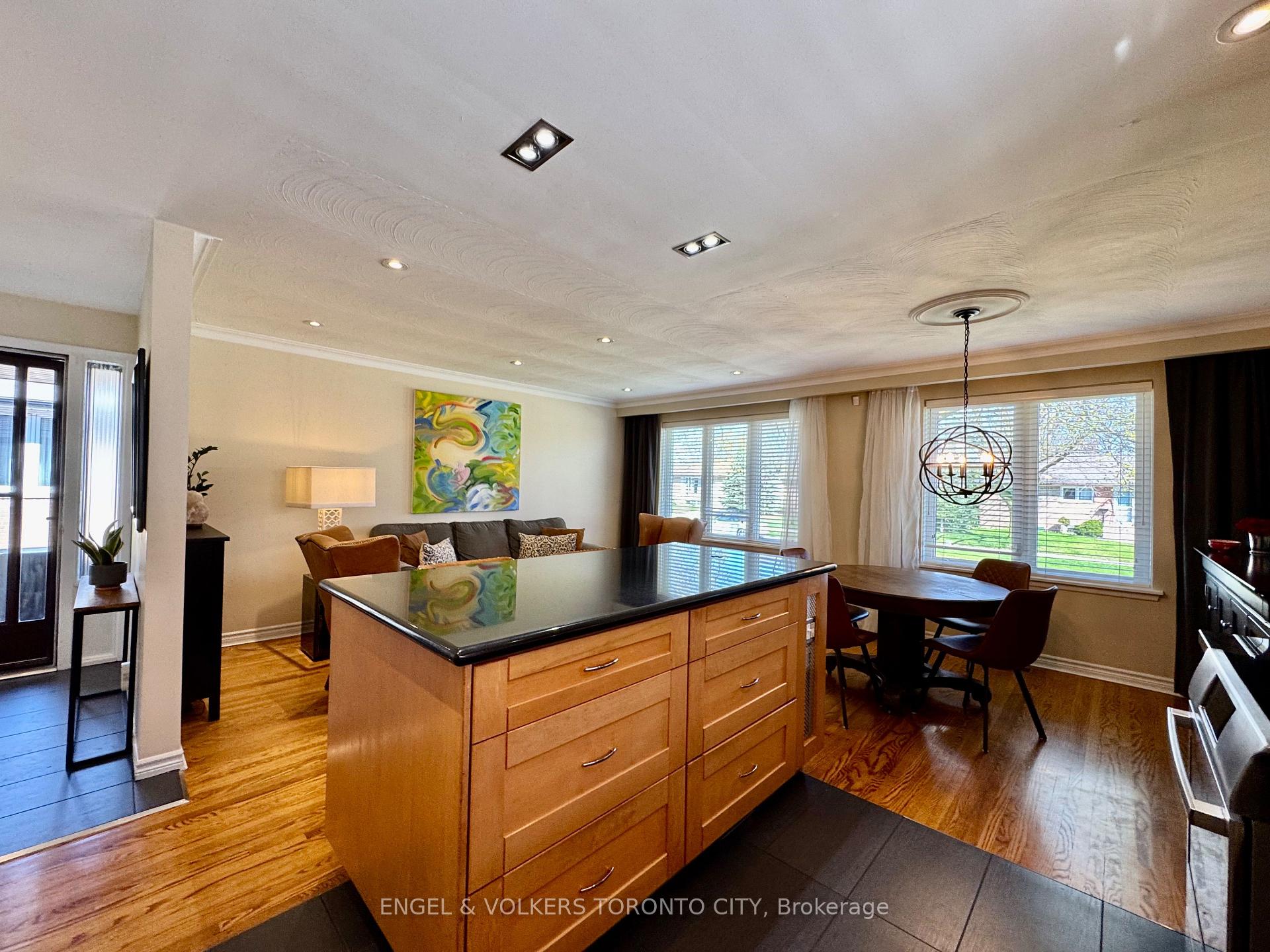 41 Paragon Road, Toronto W09 — photo 4 of 5