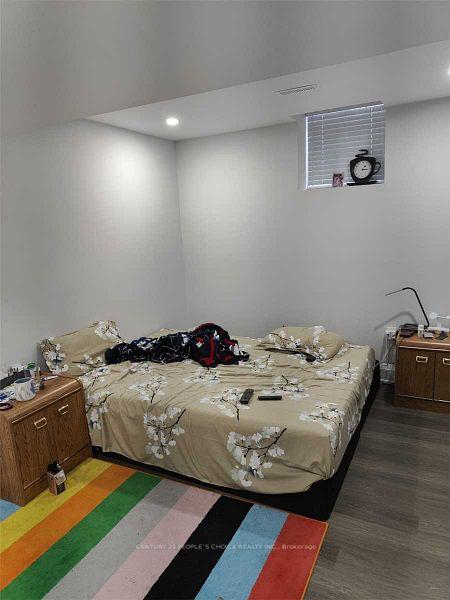35 Kingsplate Crescent A, Toronto W10 — photo 3 of 5