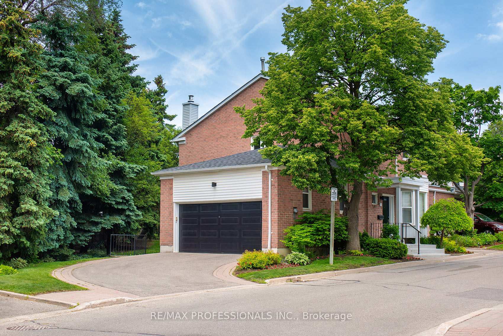 7 Tamarack Circle, Toronto W09, ON M9P 3T9 — Toronto W09, Ontario
