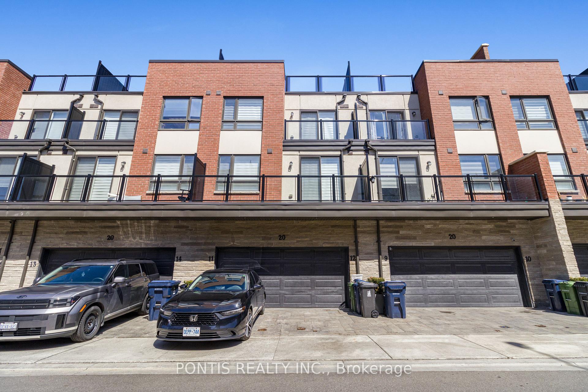 20 Woodstream Drive 12, Toronto W10 — photo 2 of 5