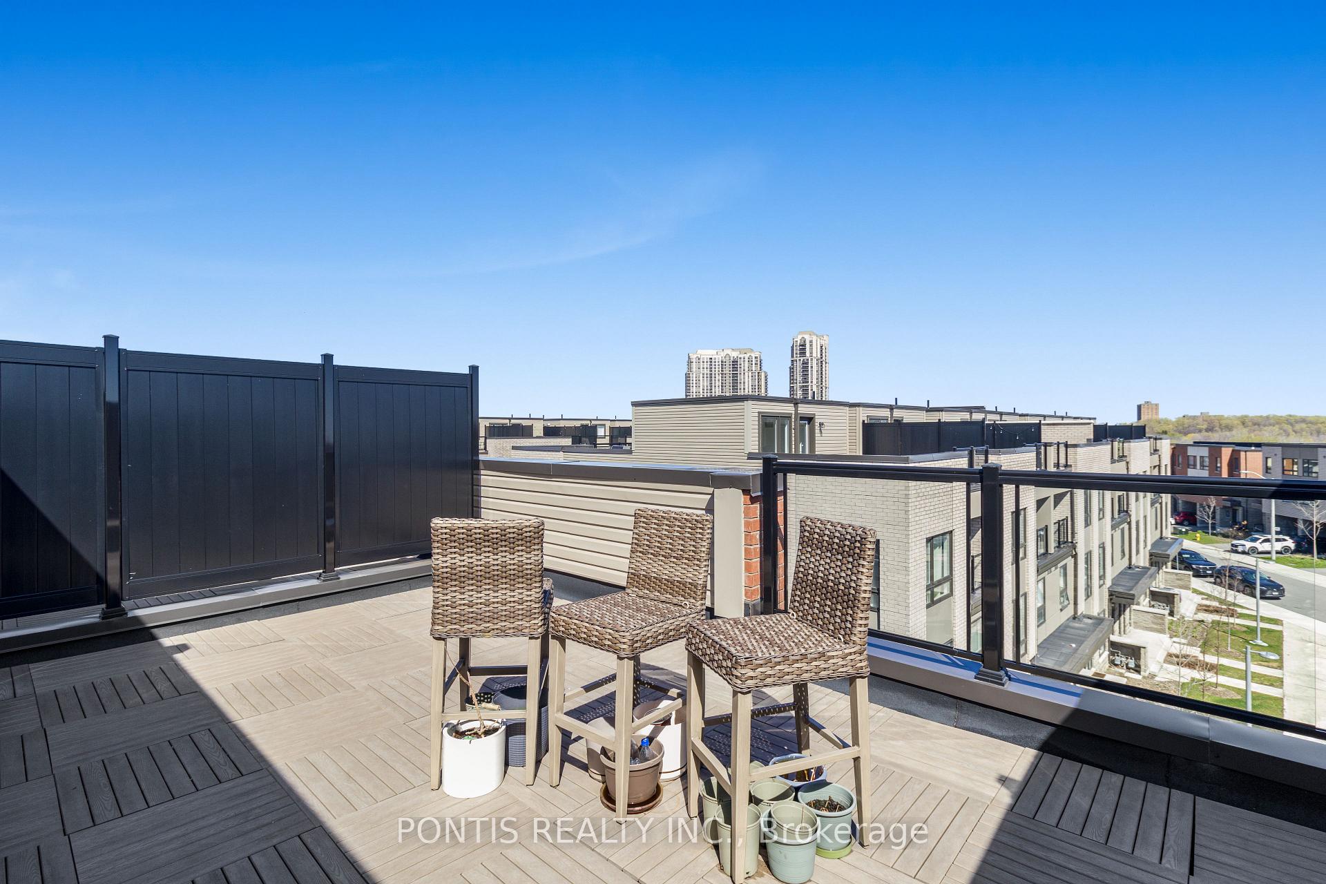 20 Woodstream Drive 12, Toronto W10 — photo 4 of 5