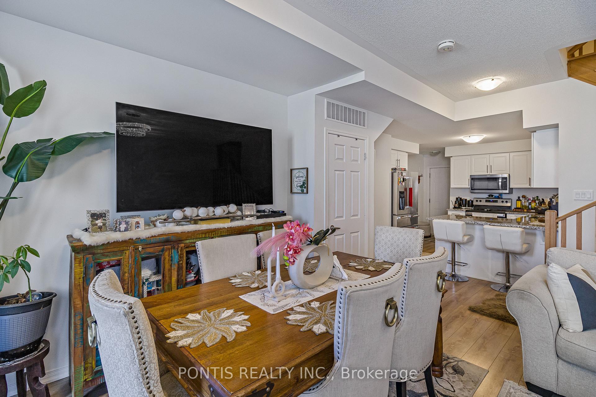 20 Woodstream Drive 12, Toronto W10 — photo 5 of 5