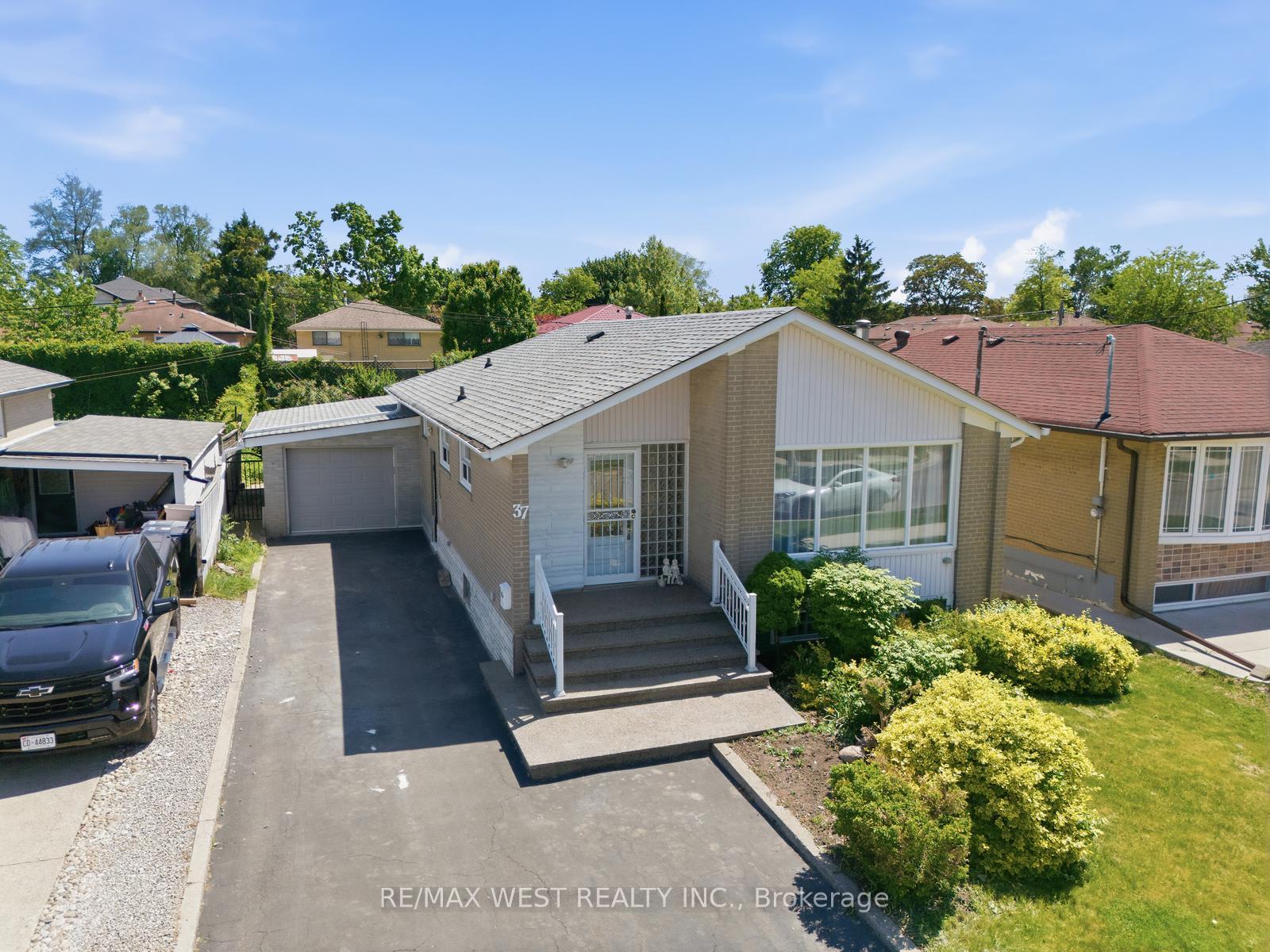 37 Beaumonde Heights Drive, Toronto W10, ON M9V 1V7 — Toronto W10, Ontario