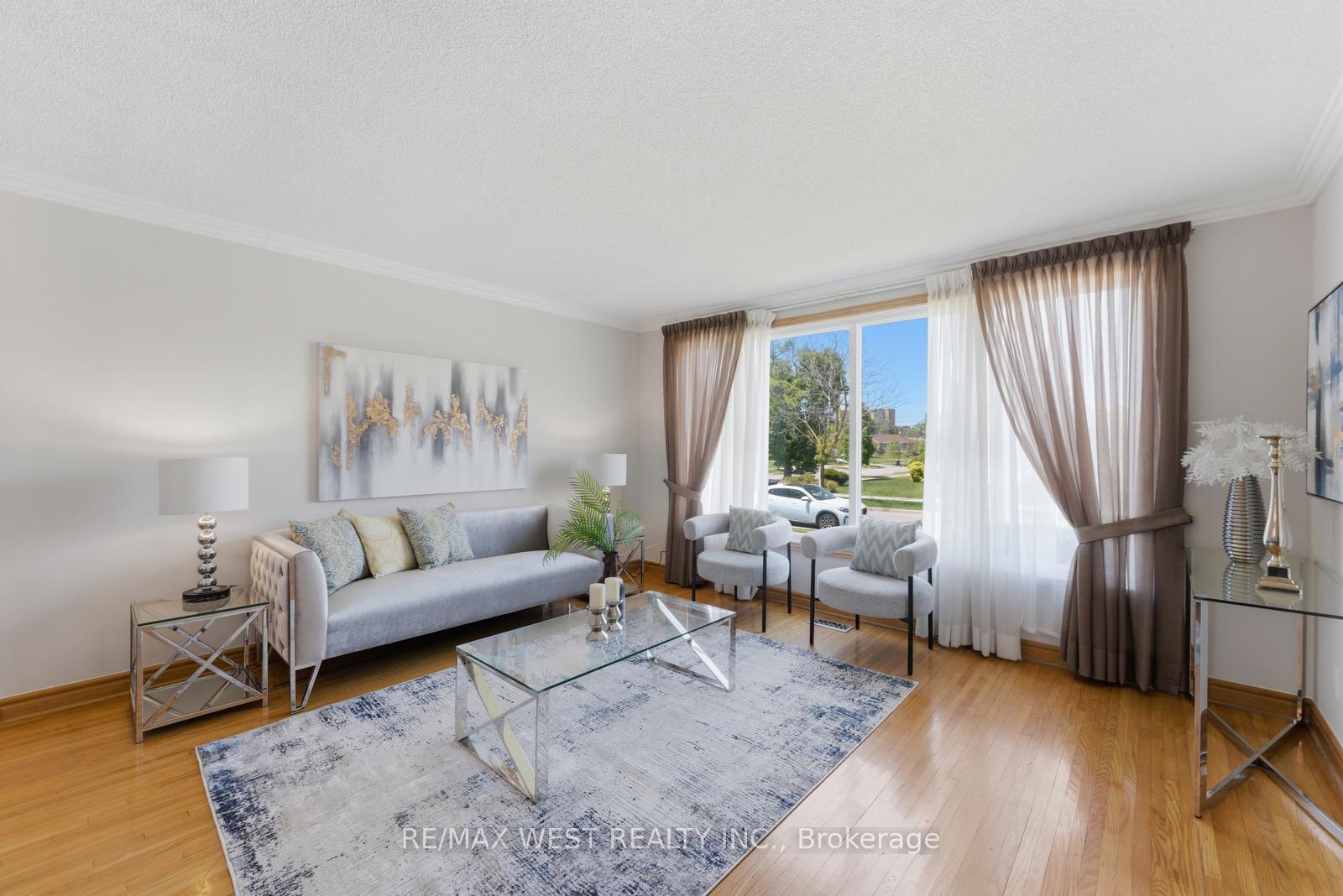 37 Beaumonde Heights Drive, Toronto W10 — photo 4 of 5
