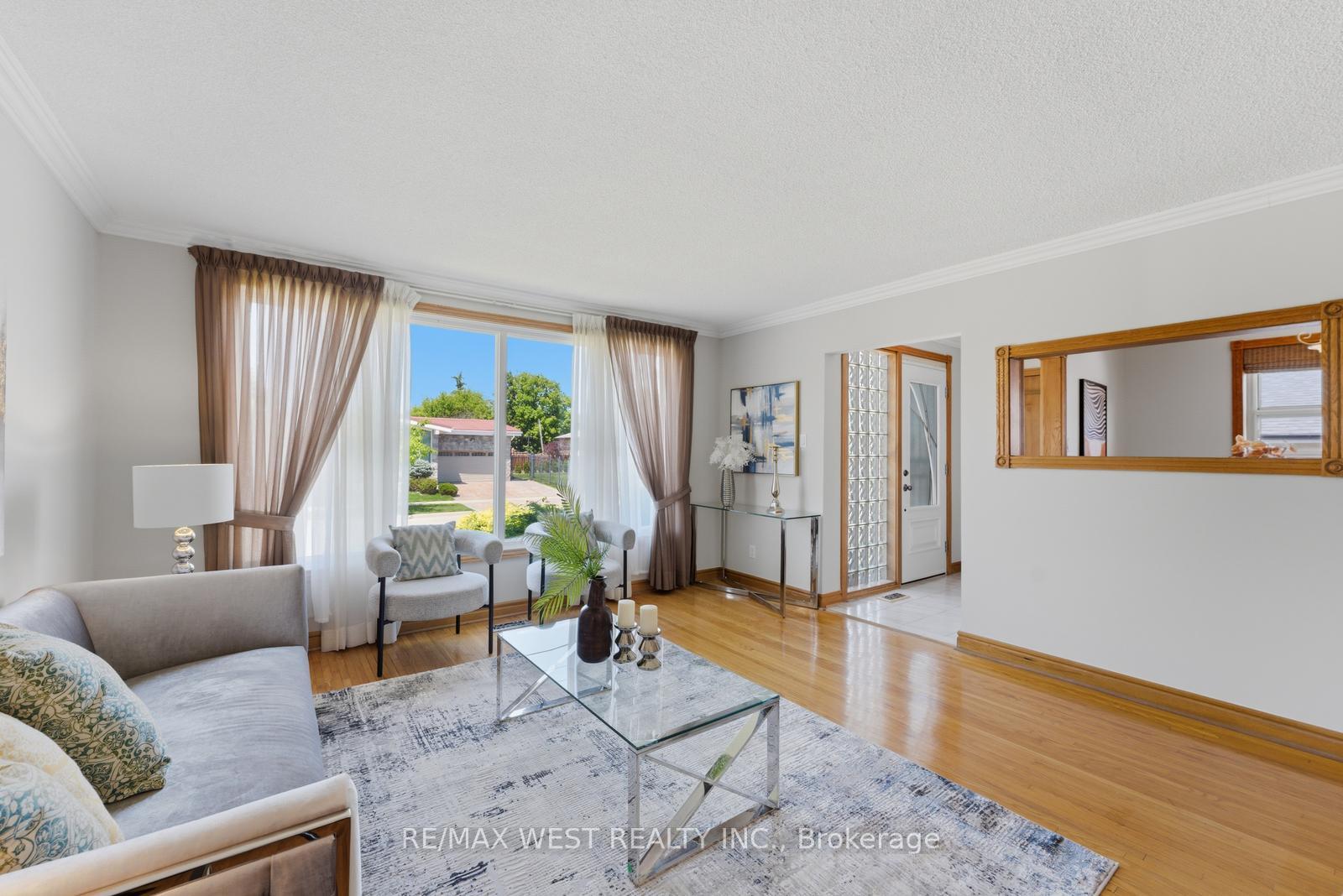 37 Beaumonde Heights Drive, Toronto W10 — photo 5 of 5