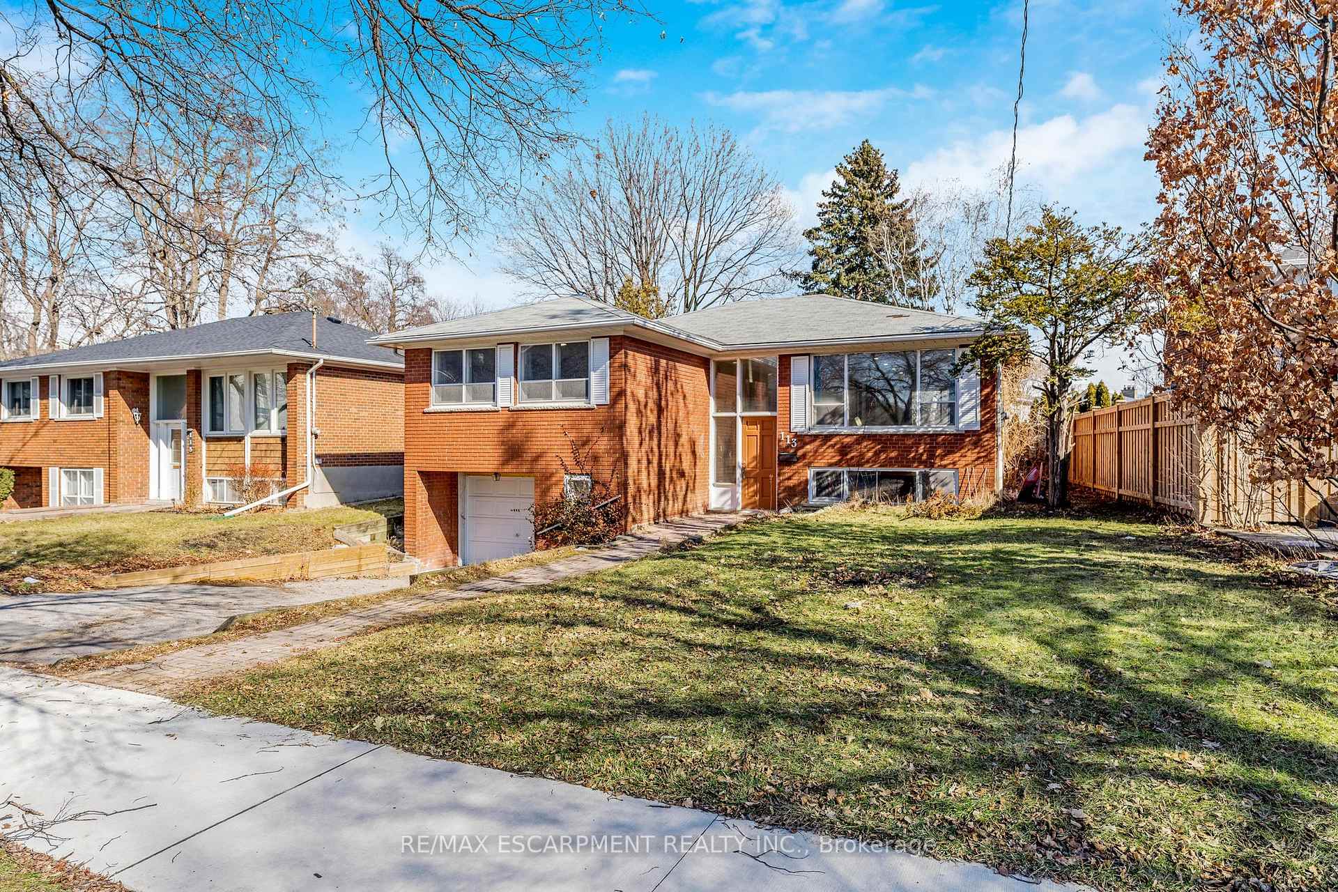 113 Poynter Drive, Toronto W09 — photo 3 of 5