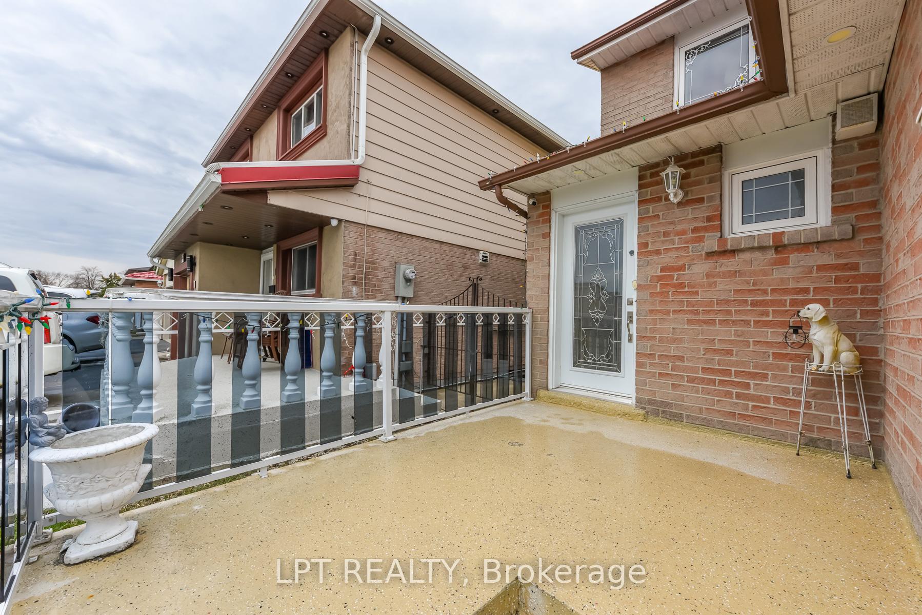 67 Kay Drive, Toronto W10 — photo 3 of 5