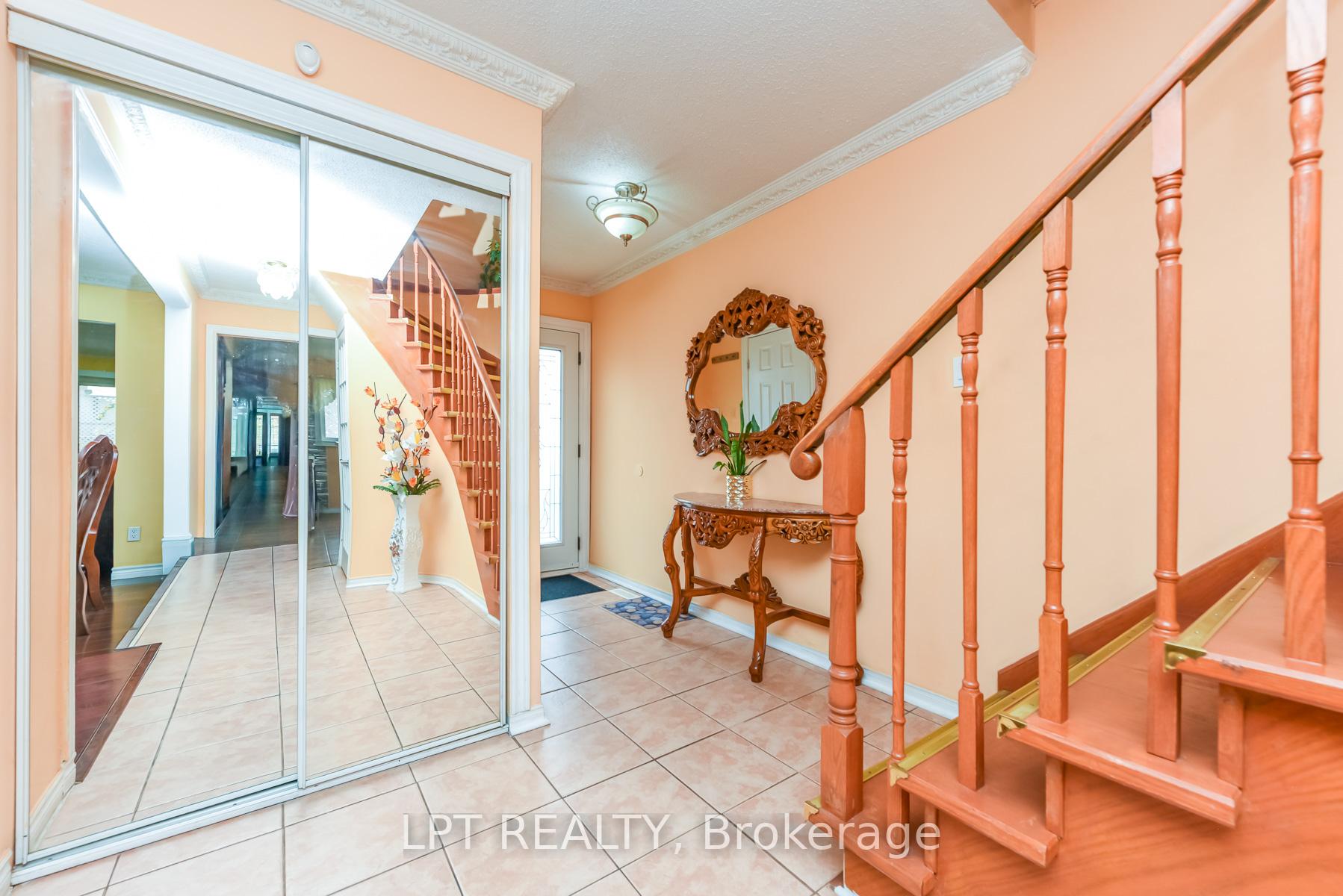 67 Kay Drive, Toronto W10 — photo 4 of 5