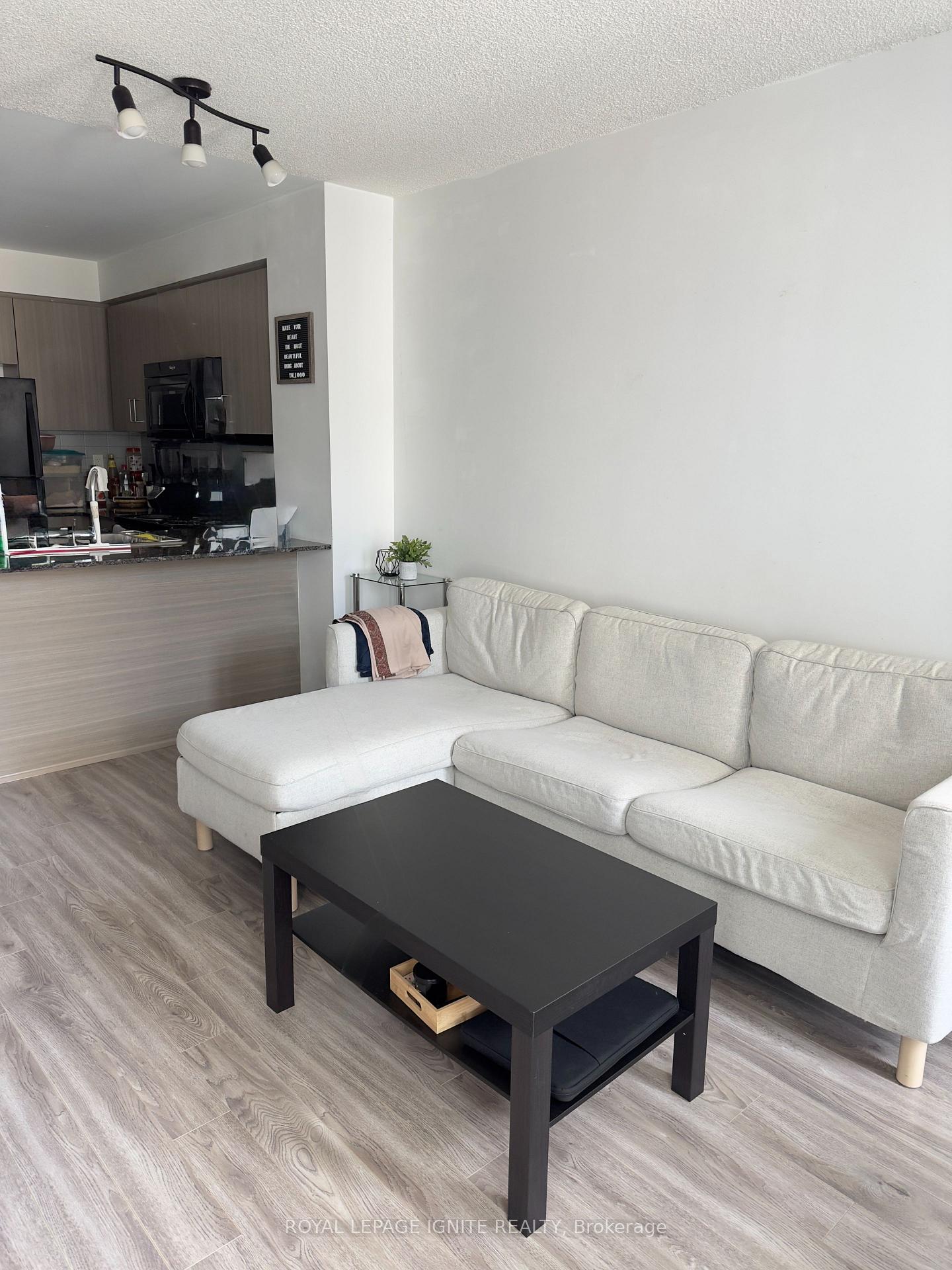 80 Esther Lorrie Drive 423, Toronto W10 — photo 4 of 5