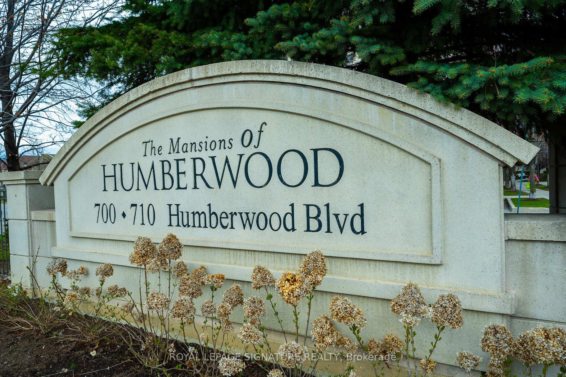 710 Humberwood Boulevard 2010, Toronto W10 — photo 2 of 5