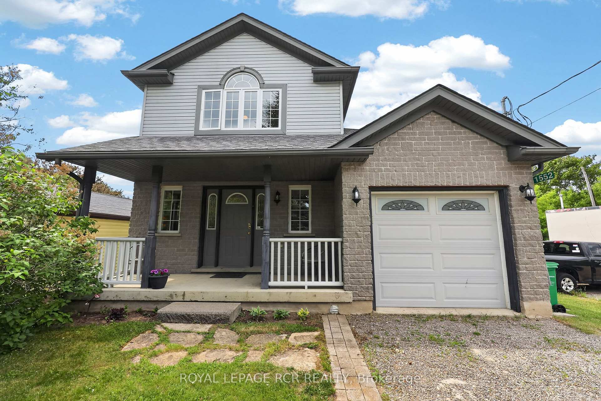 1552 Queen Street, Caledon — photo 2 of 5