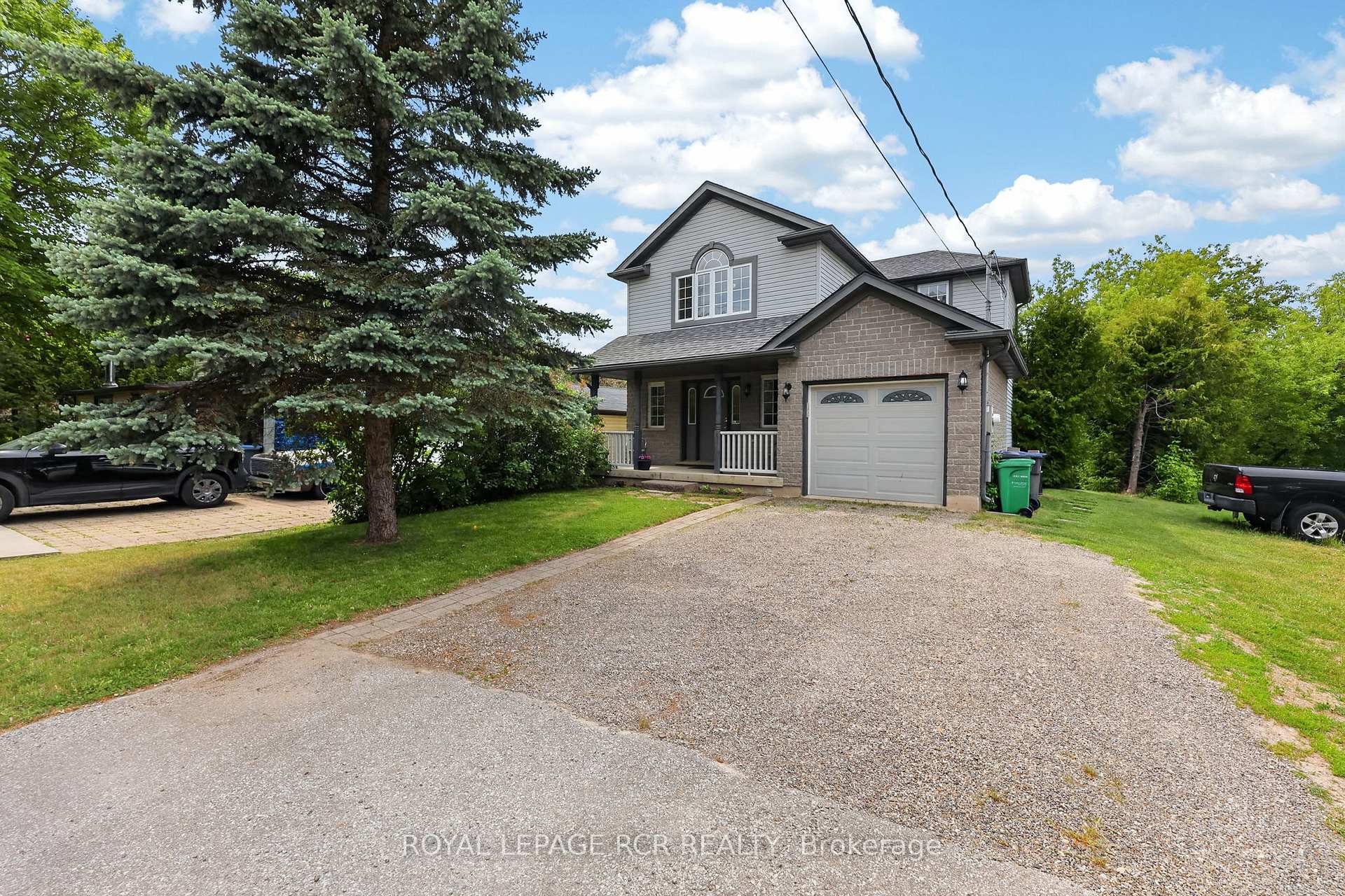 1552 Queen Street, Caledon — photo 3 of 5